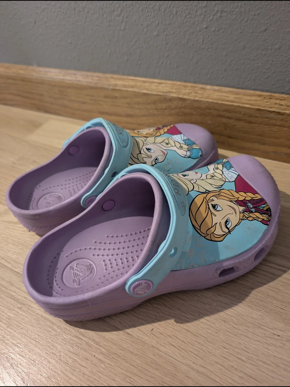 Disney Frozen Girls' Crocs Lavender - Picture 4 of 5
